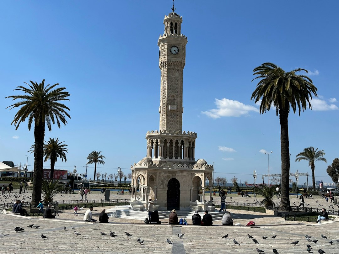 Piazza Konak e Torre dell'orologio