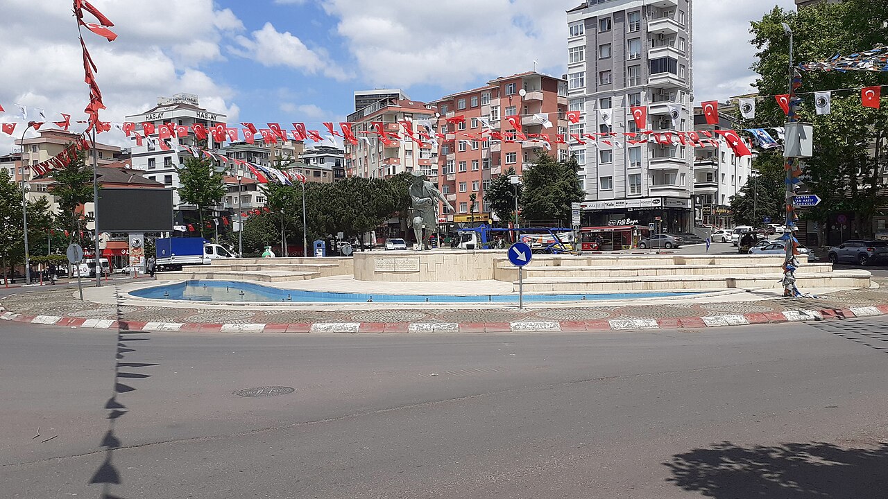 La piazza di Kartallı Kazım