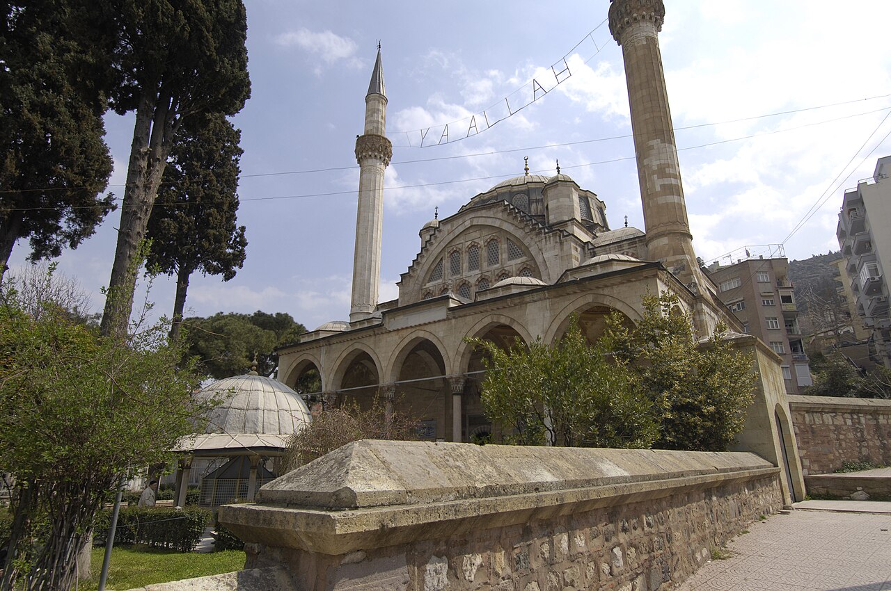 Manisa, Moschea di Muradiye e la zona circostante