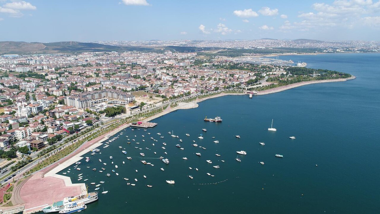 La costa centrale di Tuzla e la collina costiera