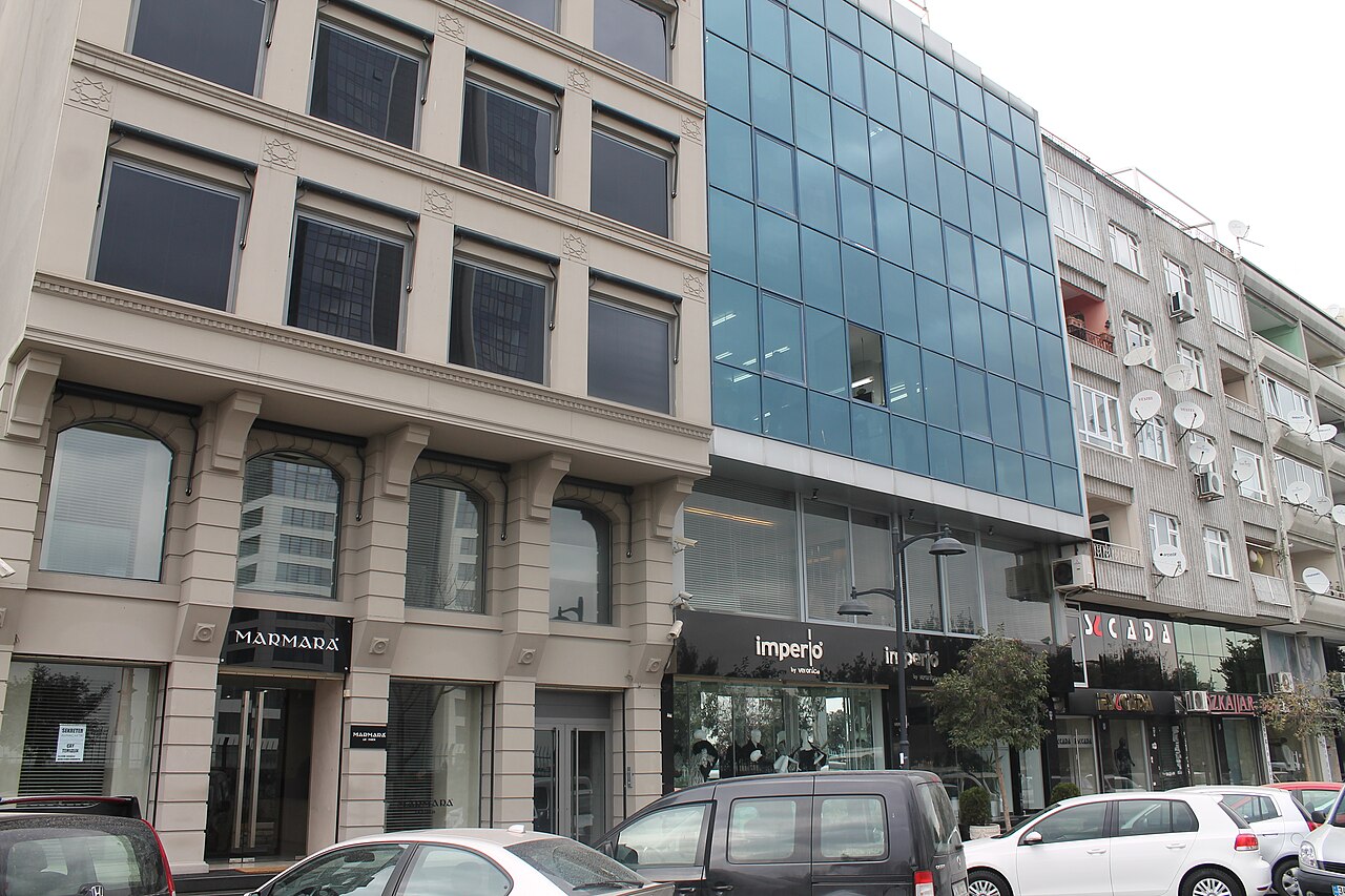 La strada di Hatboyu nel centro di Zeytinburnu