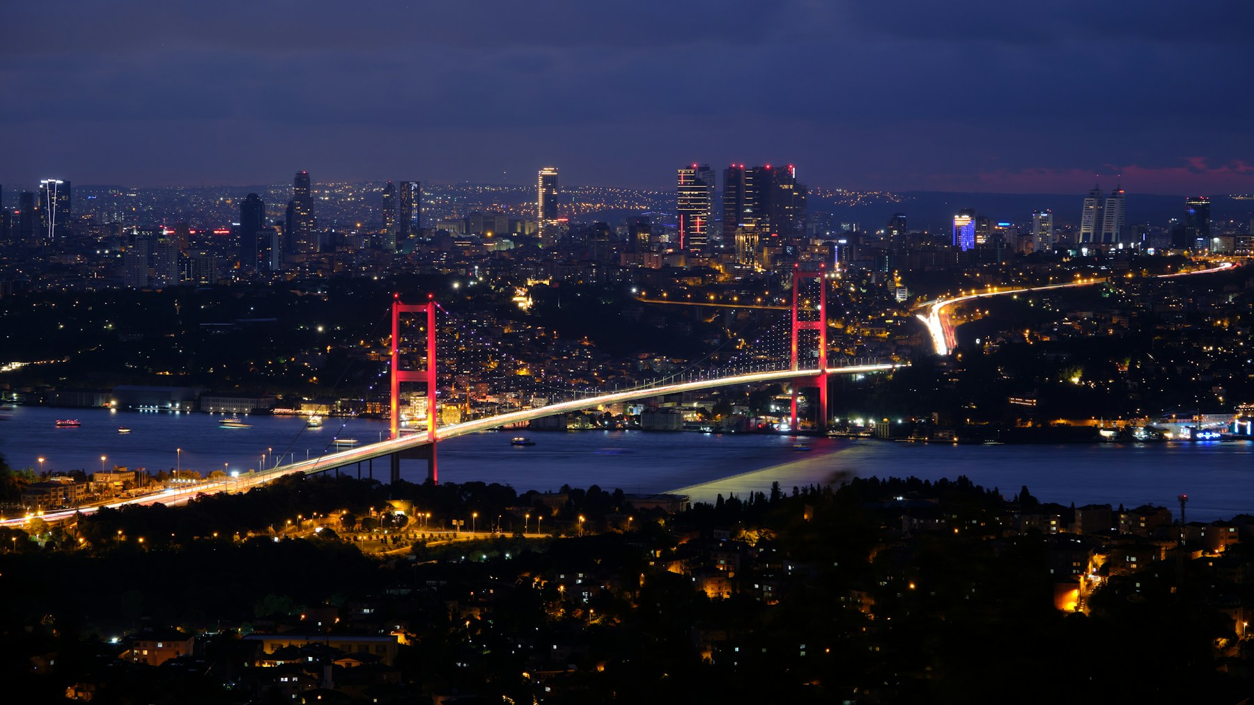 Il Bosforo e la Skyline di Istanbul